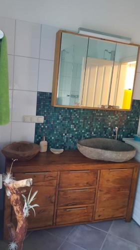 a bathroom with a sink and a mirror at Malvelyns am Bodensee in Immenstaad am Bodensee