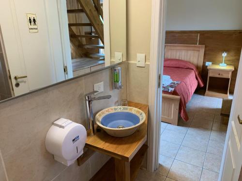Кровать или кровати в номере Del Glaciar Libertador Hotel