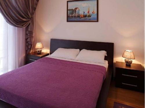Katil atau katil-katil dalam bilik di Wonderful 2 bedroom With Beautiful Views apartments in Kotor Vista