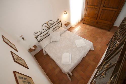 an overhead view of a table in a room at Il Gallo Nero in Viterbo