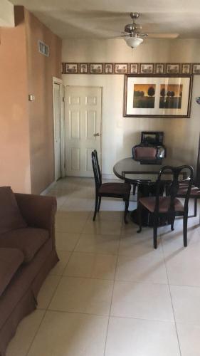 a living room with a table and chairs and a couch at HOTEL PLAZA RIVIERA in Matamoros