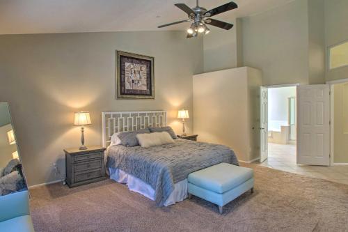 Cama o camas de una habitación en Chandler Retreat with Pool, Hot Tub and Grill!