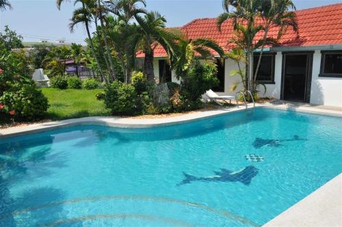 Bazén v ubytování Suksabai Pool Villa nebo v jeho okolí