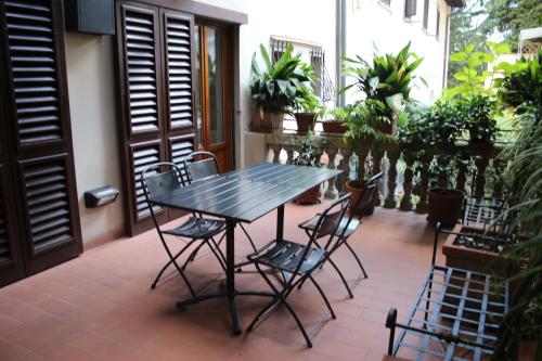 a table and chairs on a patio with plants at Accademia Studio in Florence
