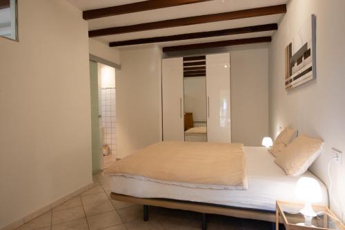 リュックマヨールにあるFinca Animasのベッドルーム1室(大型ベッド1台付)