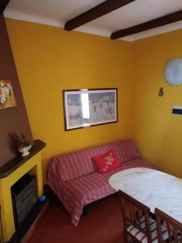 a living room with a couch and a table at Appartamento Oleandro in Montale
