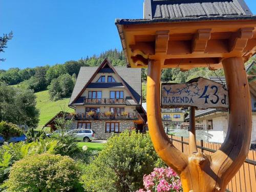 Tòa nhà nơi căn hộ tọa lạc