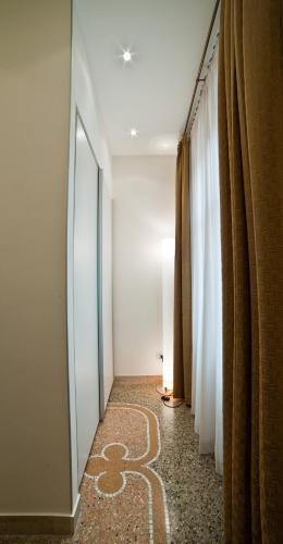 a hallway with curtains and a carpet on the floor at Town House Cavour in Reggio Calabria