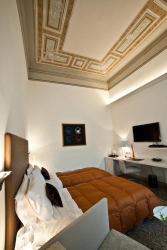 a bedroom with a bed with a coffered ceiling at Town House Cavour in Reggio Calabria