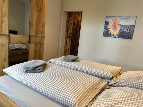 two beds sitting next to each other in a room at Ferienwohnung Tannenglück in Schmallenberg