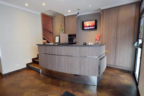 a lobby with a bar in a hotel room at Saphir Grenelle in Paris