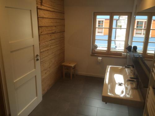 a bathroom with a sink and a window at Zum Hirschen - hotel & gasthaus beim stöckeler in Scheidegg