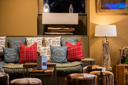 a living room with a couch with pillows on it at Apartment Central Leipzig - City in Leipzig