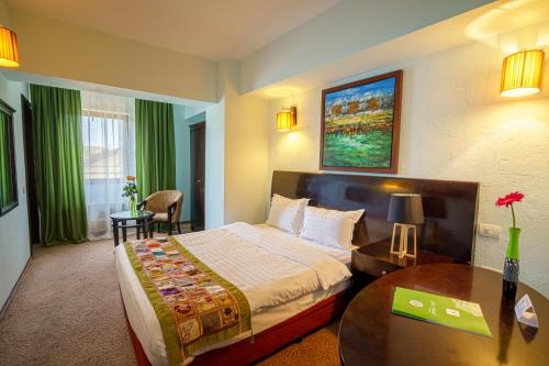Postel nebo postele na pokoji v ubytování Avis Hotel By WS Group