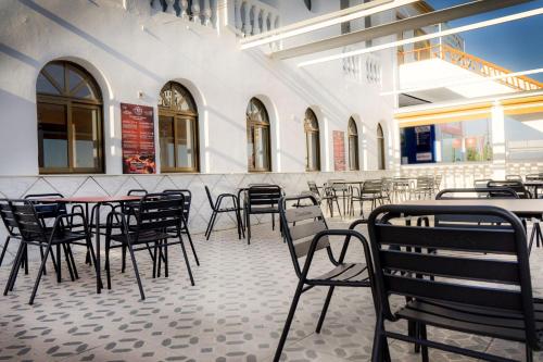 Hotel El Cruce Chauchina tesisinde bir restoran veya yemek mekanı