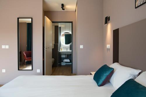 Postel nebo postele na pokoji v ubytování Résidence-Aïga Resort thermal & spa