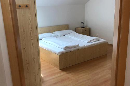 Ένα ή περισσότερα κρεβάτια σε δωμάτιο στο Holiday Villa Lake Lipno