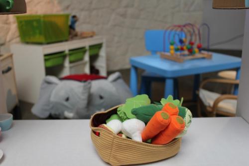 a basket of vegetables sitting on a table at Hotel Kazimierzówka in Kazimierz Dolny