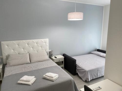 a bedroom with two beds with towels on them at Stadio 1 - Appartamenti monolocali con bagno privato Verona in Verona