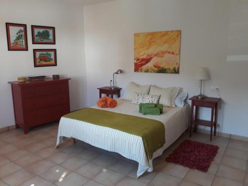 Llit o llits en una habitació de Casa Rural Altozano de Buendia
