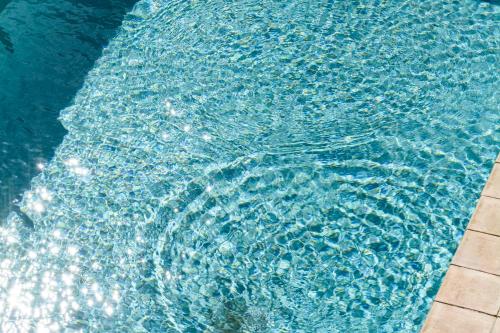 Kolam renang di atau dekat dengan Bajo El Cejo