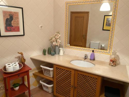 a bathroom with a sink and a mirror at Poço do Bispo 28 in Tavira