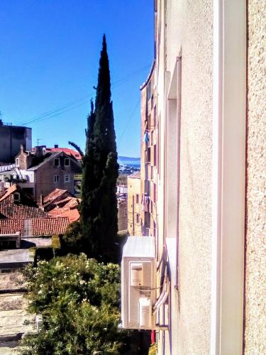 El edificio en el que está la casa de huéspedes