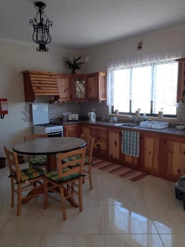 Kuchyň nebo kuchyňský kout v ubytování Tal-Marga B&B