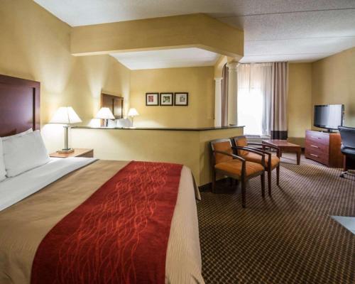Кровать или кровати в номере Comfort Inn & Suites Morganton South