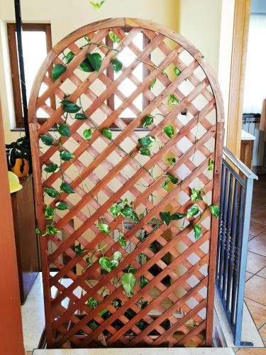 a wooden fence with green plants on it at mansarda fiorita in Abatemarco