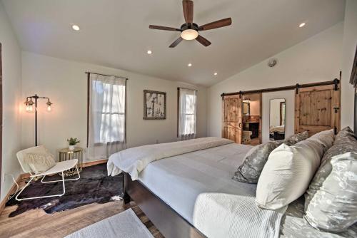 Cama o camas de una habitación en Luxury Home with Deck Explore the Catskill Mtns!