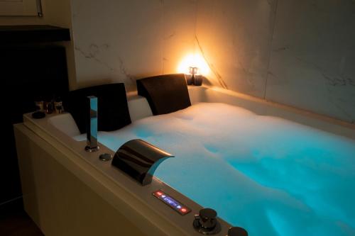 ROMAC Trinity - 3bdr apartment with Sauna & Jacuzzi in Campo de Fiori