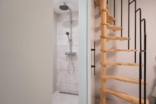 Koupelna v ubytování Vitamin Sea Double floor Loft Scheveningen The Hague family