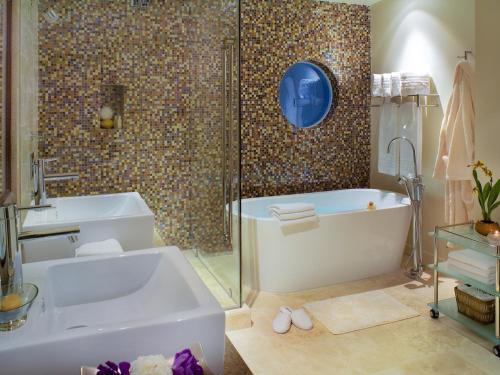 Sunset Marquis Hotel Image