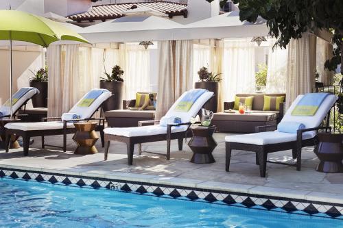 Πισίνα στο ή κοντά στο Sunset Marquis Hotel