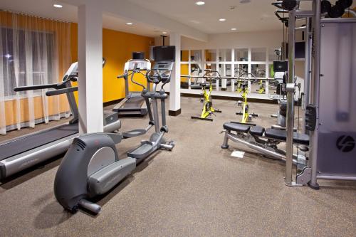 Фитнес-центр и/или тренажеры в Holiday Inn Express Indianapolis - Fishers by IHG