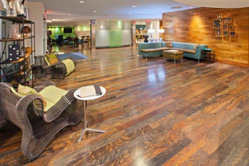 Гостиная зона в Holiday Inn Express Indianapolis - Fishers by IHG
