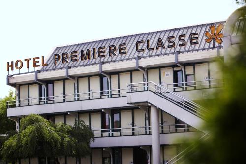 a hotel performance classes sign on the side of a building at Premiere Classe Gueret in Guéret