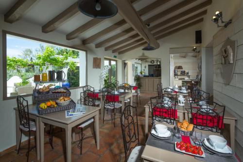 Restoran atau tempat makan lain di Mas Des Salicornes