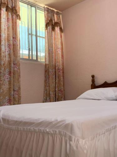 Cabañas Ecologicas Cayapasにあるベッド