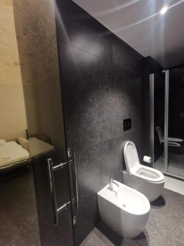 a bathroom with a toilet and a sink at Divale in Santeramo in Colle