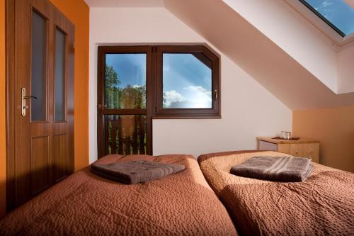 Postel nebo postele na pokoji v ubytování Pod Břesteckou skalou
