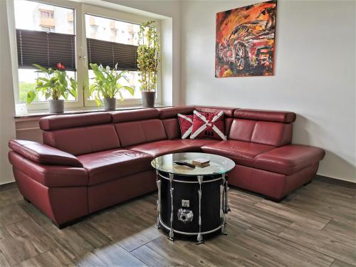 a brown leather couch with a drum in a living room at Bremen City in Bremen