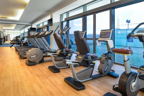 Fitness centrum a/nebo fitness zařízení v ubytování Crowne Plaza Riyadh - RDC Hotel & Convention by IHG