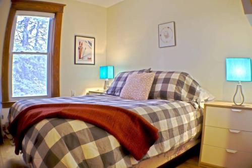 a bedroom with a bed with two lamps and a window at The Craftsman Farmhouse with Modern Flair in Bethlehem