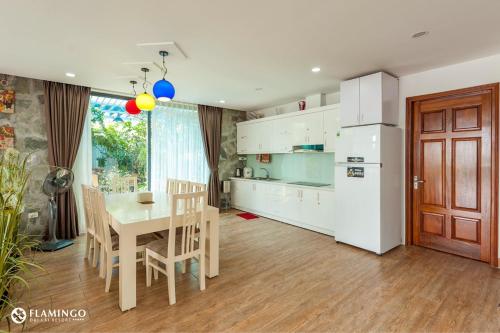 Kuchyň nebo kuchyňský kout v ubytování BOM HOMES - Flamigo Dai Lai Resort CBT