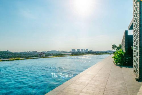 a swimming pool in the middle of a city at The Scarlet @ Sunway Gandaria in Kampong Sungai Ramal Dalam