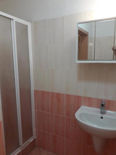 Un baño de Peškova, byt o 2 pokojích s terasou