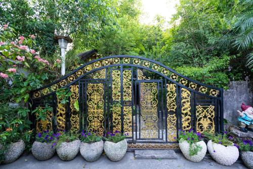a gold gate with a bunch of plants at Xin Yuan My Dream Castle in Dongshan