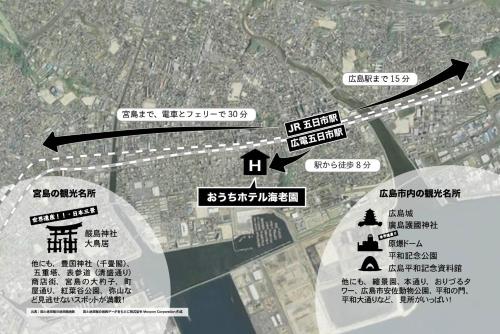 um mapa de uma cidade com sinais de rua em OUCHI HOTEL Itsukaichi em Hiroshima